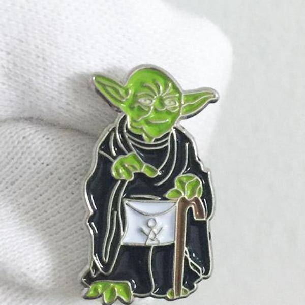 Master Mason Blue Lodge Lapel Pin - Mason Apron Yoda - Bricks Masons
