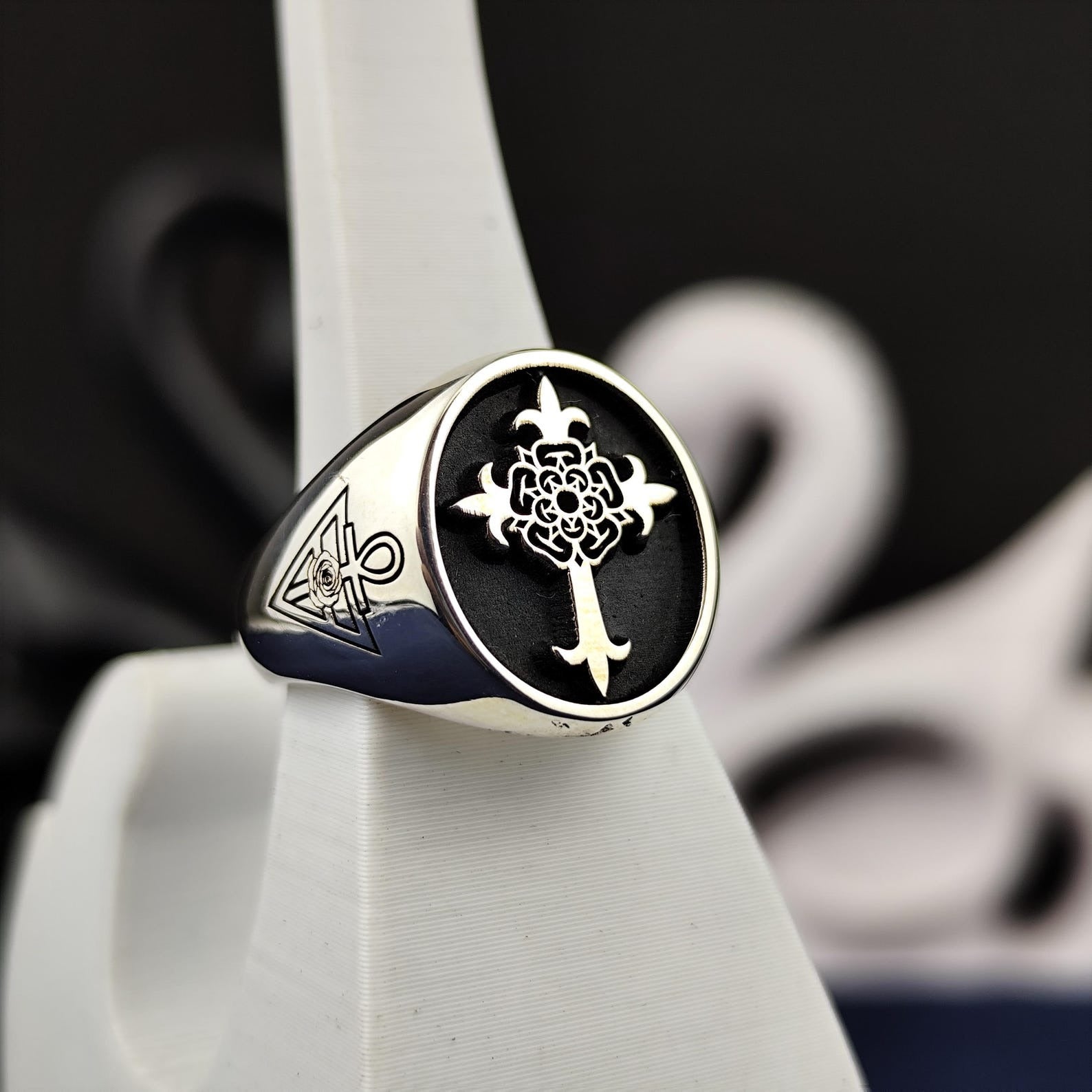 18th Degree Rose Croix Scottish Rite Ring - Cross With Blooming Rose - Bricks Masons