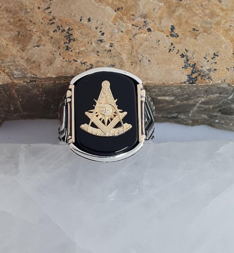 Master Mason Blue Lodge Ring - Onyx, Compass & Square Symbol - Bricks Masons