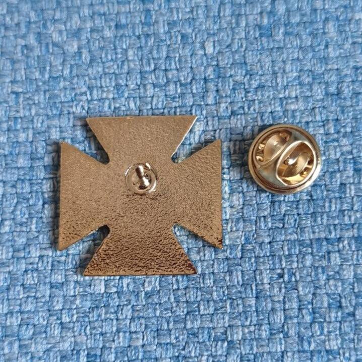 Knights Templar Lapel Pin - 1" Malta Cross - Bricks Masons