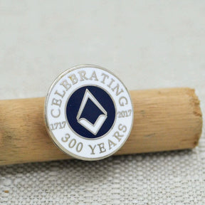 Master Mason Blue Lodge Lapel Pin - White & Blue Square And Compass 300th Anniversary Round Badge - Bricks Masons